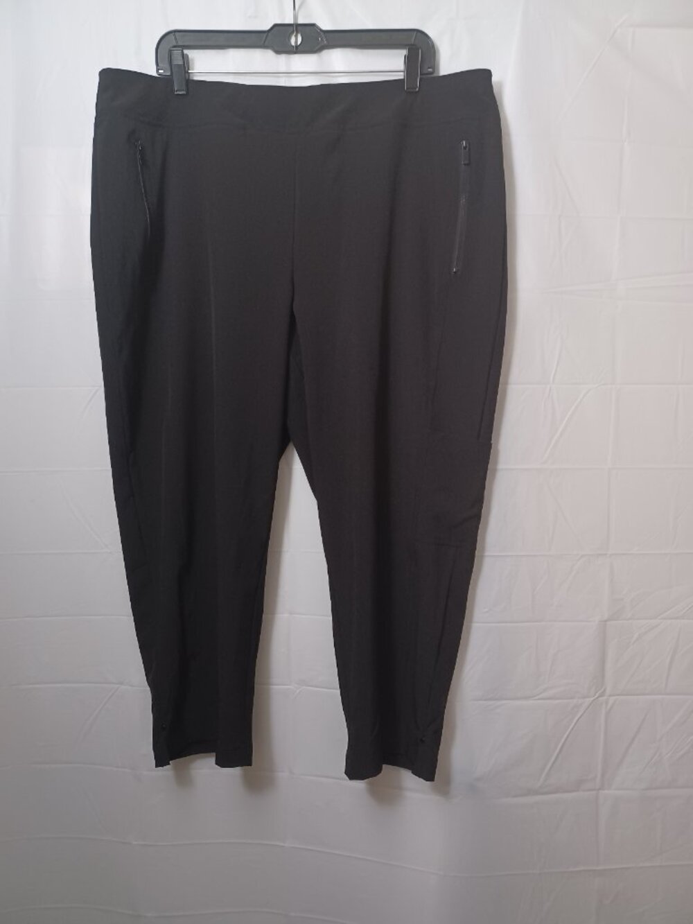 NWT Chico’s Zenergy Side Pocket Crop Pants UPF 50+ Fabric Black Size 3.5 (US 18)